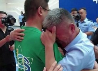 Pronašao otetog sina kojeg je tražio 24 godine: Reakcija kada ga je ugledao ne može da se opiše (VIDEO)