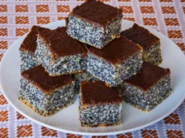 KOLAČ SA JOGURTOM I MAKOM KOJI JE NEVJEROVATNO SOČAN – samo par sastojaka do pravo ukusnog kolača!