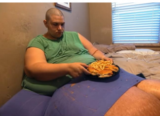 Jeo je neprekidno i imao 408 kilograma: Devojka ga je ostavila, a onda je doživeo šok transformaciju i postao pravi frajer, evo kako sada izgleda
