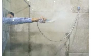 Rastvorite u toploj vodi i poprskajte staklo, slavinu i kadu: TUŠ POSTAĆE KAO NOV!