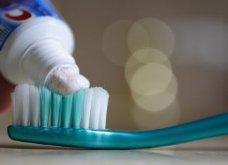 Uzmite čašu PIVA, obične paste za zube i dobro sačuvajte ovaj domaći trik: Koristim ga godinama i preporučujem svima!
