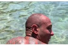 Bio sam u Grčkoj, a kada sam IZAŠAO IZ MORA SA OVIM NA LEĐIMA ljudi su bežali od mene i vrištali: Snimak zbog kog je internet POLUDEO – i jeziv i neverovatan u isto vreme