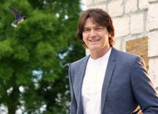 ZDRAVKO ČOLIĆ ČITAVU NOĆ GRLIO I LJUBIO 23 GODINA MLAĐU PEVAČICU! Svi zanemeli kada su videli ovaj prizor: Pogledajte FOTOGRAFIJE…