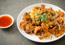 TAJLANDSKI OMLET SE SMAŽE U TRENU 1 sastojak se razlikuje, a daje totalno novu dimenziju ukusu