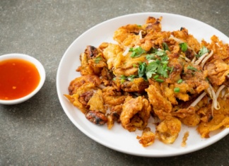 TAJLANDSKI OMLET SE SMAŽE U TRENU 1 sastojak se razlikuje, a daje totalno novu dimenziju ukusu