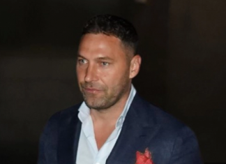 DUŠKO TOŠIĆ OBJAVIO FOTOGRAFIJU SA TAJNOG VENČANJA Mlada u prvom planu, Atina i Nika nisu se odvajale od tate