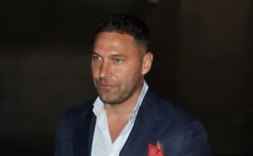 DUŠKO TOŠIĆ OBJAVIO FOTOGRAFIJU SA TAJNOG VENČANJA Mlada u prvom planu, Atina i Nika nisu se odvajale od tate