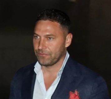 DUŠKO TOŠIĆ OBJAVIO FOTOGRAFIJU SA TAJNOG VENČANJA Mlada u prvom planu, Atina i Nika nisu se odvajale od tate