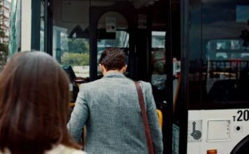 Gastarbajter u autobusu za Nemačku upoznao PRELEPU DEVOJKU, a kad joj je rekao IME – pobegla je glavom bez obzira: Razlog koji mu je dala UBEDAČIO JE I NJEGA I NAS