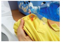 NIKADA SE NE BI SJETILI: Sve fleke sa odjeće skida 1 sredstvo, a svi ga imamo u kući