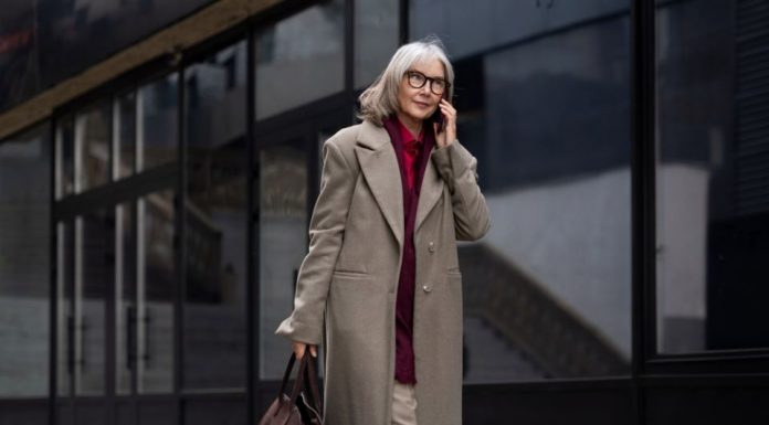 Kako bi trebalo da se oblači žena u 60-im sa besprekornim stilom? Njih ne zanima da li će neko da kaže “nije primereno”