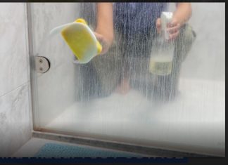 Rastvorite u toploj vodi i poprskajte staklo, slavinu i kadu: TUŠ POSTAĆE KAO NOV!