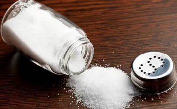 Od gašenja požara do glatkog lica: Iznenađujuća upotreba soli u kući