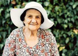 Baka (85) svaki dan jede 2 kašike ove smjese: Nikad nije imala visok pritisak i holesterol