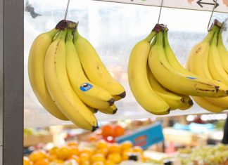 Skuvala je bananu i u vodu stavila ovaj začin: Tvrdi da je rešila problem koji sve muči, šok