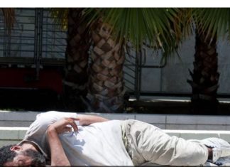 Vanja je na ulici srela prljavog i gladnog beskućnika: Čim ga je prepoznala, počela je da se guši u suzama