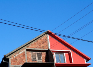 Nema ko nije zastao ispred ove kuće u Srbiji: Na njoj se nalazi vrhunac statusnog simbola svih gastarbajtera, zaboravite na zlatne lavove i versaće šaru
