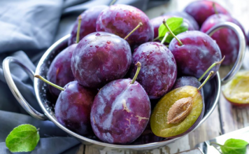 Evo zašto ljudi stariji od 60 godina treba da jedu šljive: Uradite ovako i creva će vam raditi kao sat – tvrdi doktor