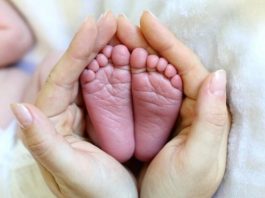 Liječnici su ostali zapanjeni onim što su iz majčine utrobe iznjedrili nakon poroda koji je trajao 8 sati (FOTO).