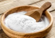 Nanesite sodu bikarbonu na stopala i pustite da počne djelovati: