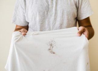 NIKADA SE NE BI SJETILI: Sve fleke sa odjeće skida 1 sredstvo, svi ga imamo u kući