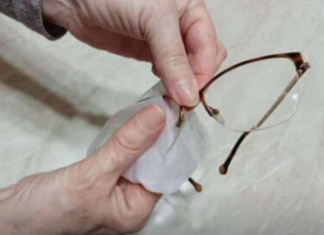 NIKAKO NE BACAJTE NAOČARE KADA IZGREBETE STAKLA: