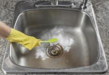 DAKLE, KOJI OCAT I SODA BIKARBONA MOGU UČINITI POSAO – UKLONITE HRĐU I KAMENAC KAO OD ŠALE I SUDOPER BLISTA ZA SAMO 60 DINARA