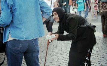 Priča ovog mladića će vas ostaviti u suzama: Danas sam šetao gradom i naišao na bakicu koja je prosila…