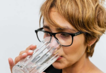 Zovu ga “kist” za crijeva: pomiješajte 1 kašičicu ovog praha u čaši vode i brzo olakšajte probavu