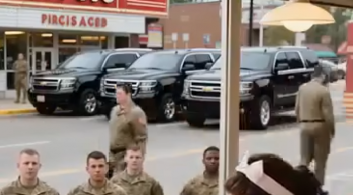 ☕ Svako jutro u kafeteriji – priča o tišini, dobroti i malim čudima