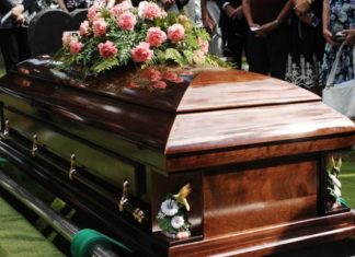 Njegova posljednja želja bila je da sav novac sahrane sa njim, a evo kako je njegova supruga to ispunila