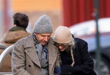 U starijim ženama traži zamenu za majku, želi da ga gleda kao “malog dečaka”: Ljubavni život poznatog glumca šokira