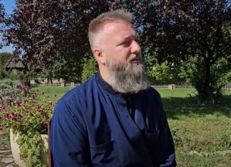 “Kako ste vi muški danas tako mlitavi”: Otac Predrag Popović žestoko odbrusio, zakačio i svekrve pa izazvao buru