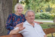 Kako postaviti granice sa starim roditeljima koji traže previše pažnje?