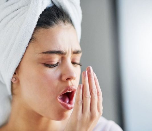 Zadah iz usta: Zašto vam ponekad neprijatno miriše dah čak i nakon pranja zuba?