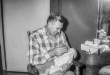 Moj otac umro je u 42. godini, a ono što se nekoliko dana kasnije desilo u kući me je skamenilo: Usred noći začuo se zvuk vrata, a onda…