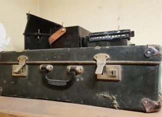 Stari kožni kofer krio je tajnu: Decenijama je stajao ispod kreveta, a ono što se nalazilo u njemu promijenilo je život CIJELOJ porodici!