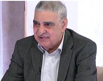 “BRUKA I SRAMOTA, ŠTA SEBI DOPUŠTA JEDAN UMETNIK” Video Ljube Aličića zapalio mreže: Sram ga bilo…