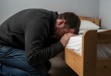 Otac je pretukao sina jer mu je nestalo 50 evra iz novčanika: Ujutru je našao te pare pored svog kreveta uz poruku koja ga je slomila za ceo život.