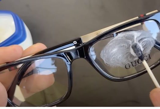 DA LI NOSITE NAOČARE? Onda ćete požaliti što do sada niste znali ovaj trik!