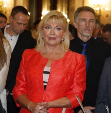 Suzana Mančić ljubi uglednog Grka već 25 godina: A iznenadiće vas kakvu titulu ima, čime se bavi i koliko zarađuje godišnje