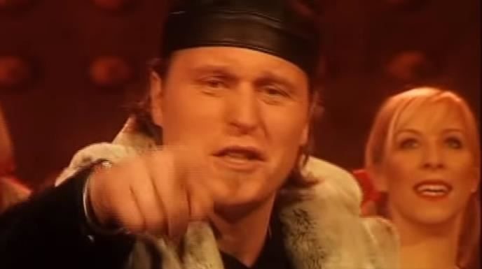 Harao je domaćom estradom 90-ih, snimio najveće hitove pa se povukao sa scene: Varao ženu i ostavio je zbog koleginice u koju je potajno bio zaljubljen