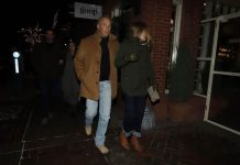 Glumac bivšu zamenio njenom kopijom: Mlađa je više od 20 godina od njega, a slika i prilika njegove bivše žene sa kojom je na krv i nož