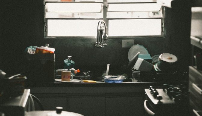 Ostavljate li prljavo posuđe u sudoperi preko noć: Niste ni svesni opasnosti koja vreba