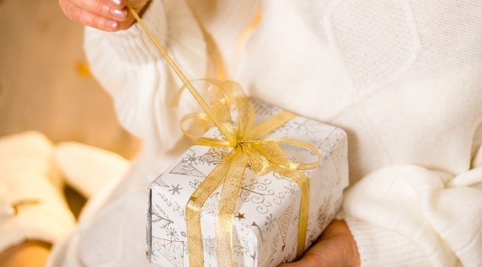 POKLONE OD OVIH LJUDI TREBA ODMAH BACITI ILI SPALITI: Nikako ih ne unosite u kuću