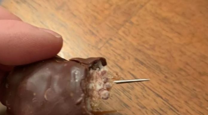 “Šokantna Opasnost u Čokoladici: Majka U Šoku Nakon što je Ćerka Zagrizla U nešto Užasno”