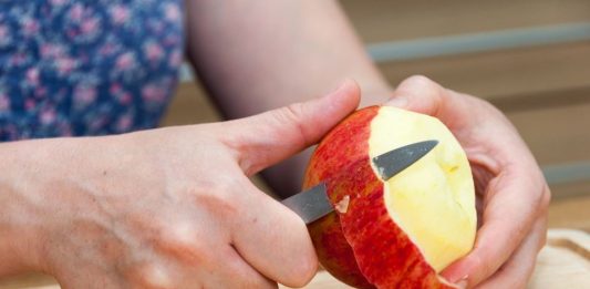 Ljudi koji imaju ove tegobe mogu da zaborave na jabuke: Mnogima omiljena voćka puna je skrivenih opasnosti