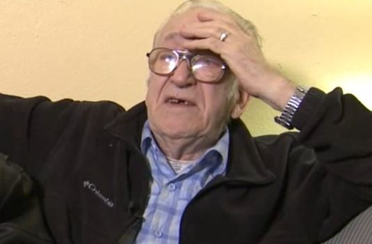 Nakon 50 godina braka u stvarima pokojne žene pronašao je pismo koje je decenijama krila od njega: Ono što je pročitao slomilo mu je srce, a onda sledi šok obrt