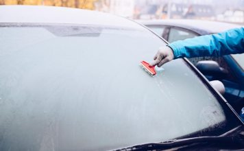 TAJNA za odmrzavanje zaleđenih prozora automobila u SEKUNDI….