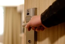 Nikada ne ostavljajte vrata spavaće sobe noću otvorena, zbog jednog veoma ozbiljnog razloga